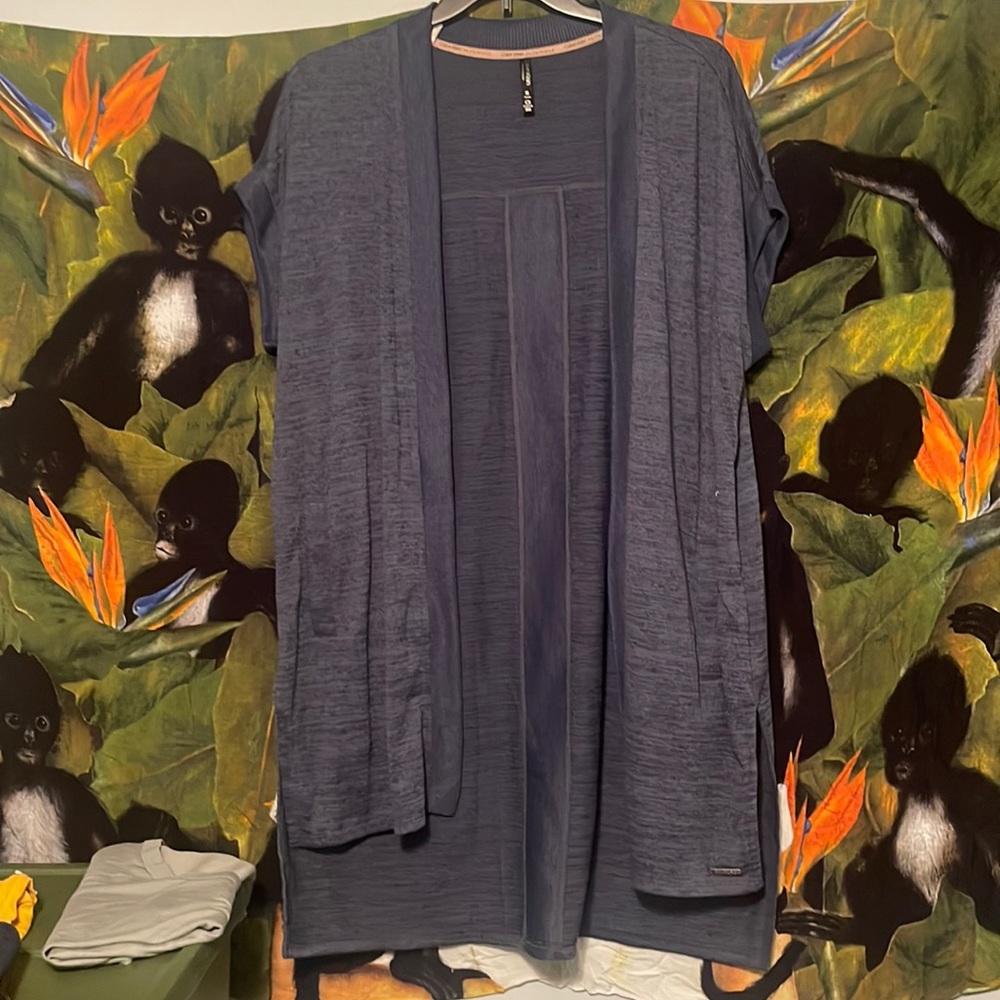 Calvin Klein performance women’s medium. Could fit L and Xl